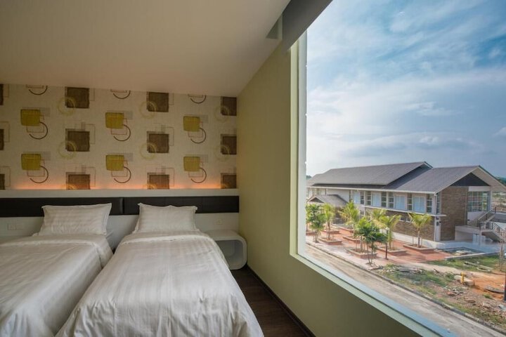 Room 16 of 28