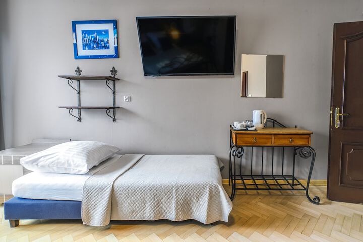 Room 104 of 168