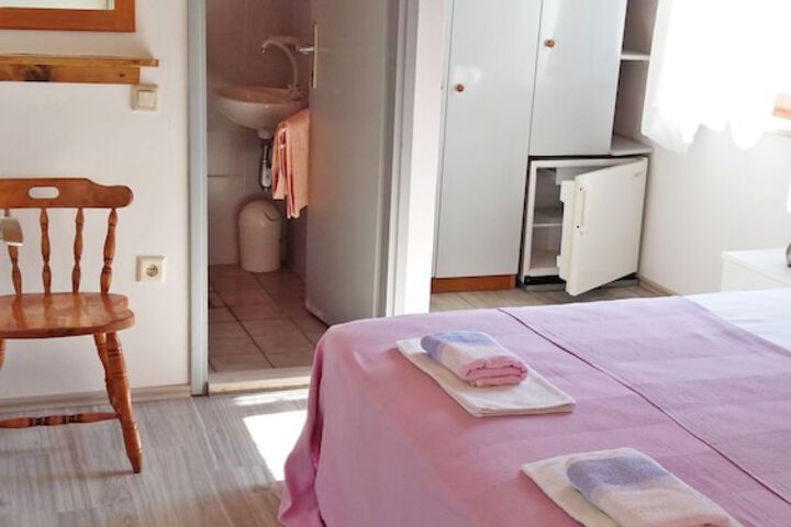 Room 2 of 41