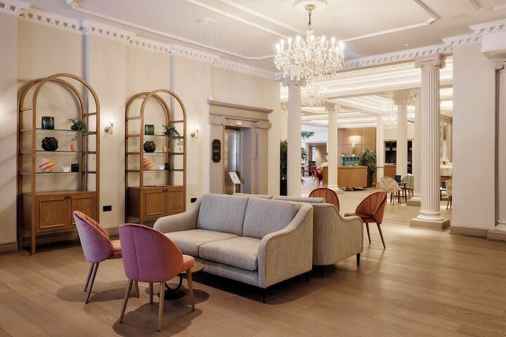 Entrance & Lobby