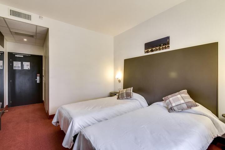 Room 9 of 27