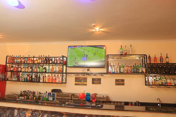 Lounge 12 of 19