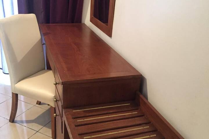 Room 10 of 26