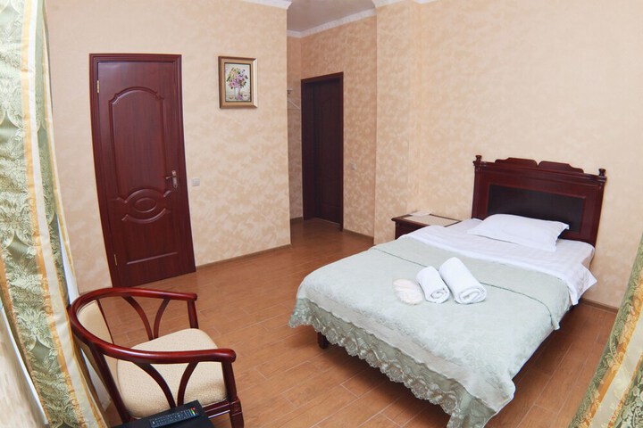 Room 2 of 43