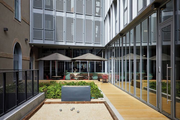 Hotel Exterior 112 of 123