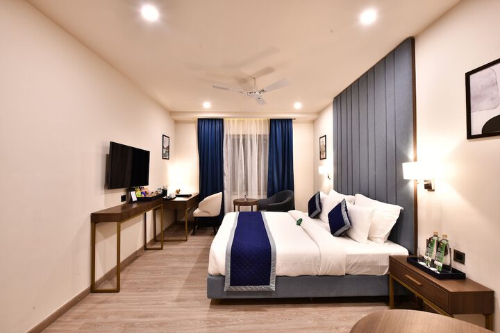 Room 8 of 33