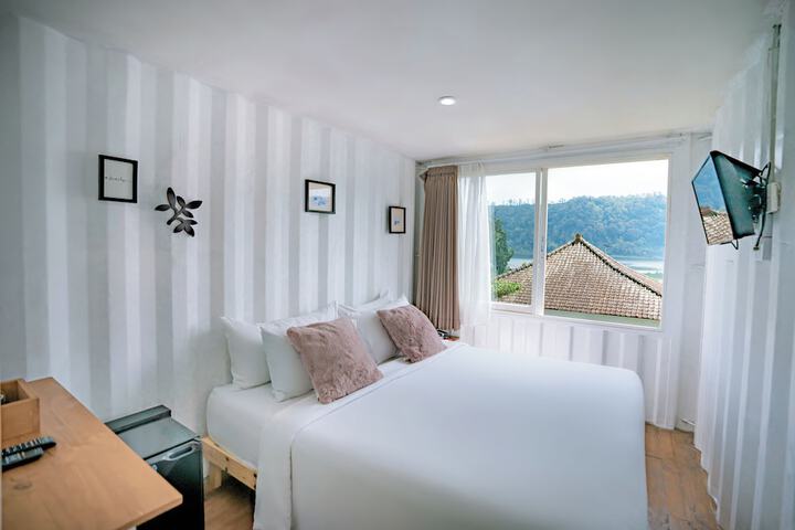 Room 12 of 39