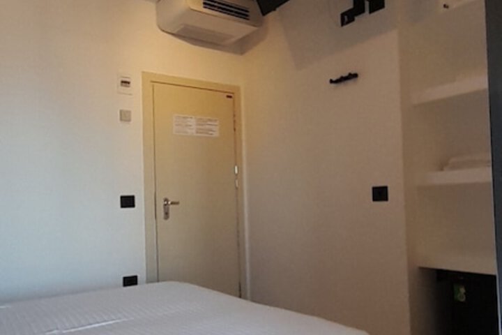 Room 14 of 61