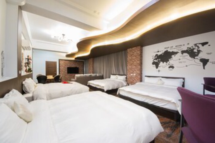 Room 12 of 19