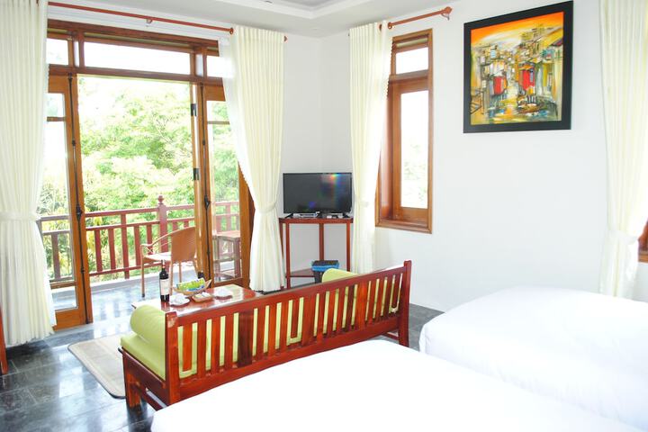 Room 2 of 33