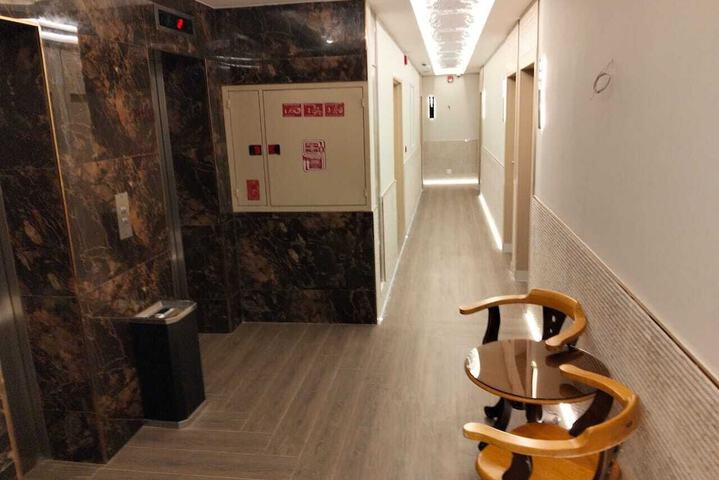 Room 19 of 100