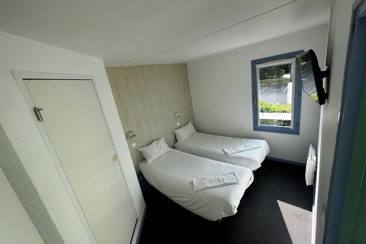 Room 5 of 11