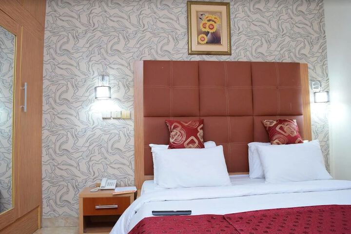 Room 7 of 25