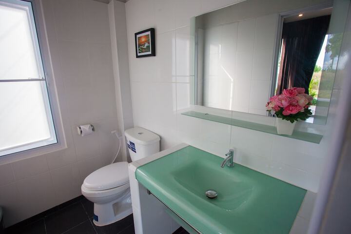 Room 47 of 106