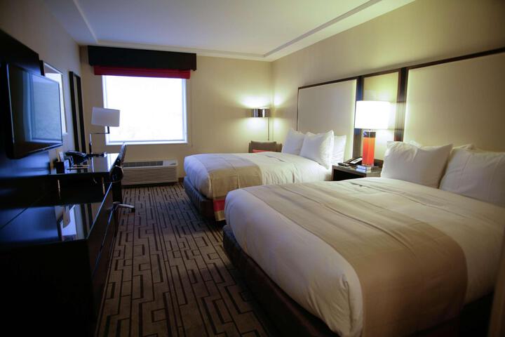 2 Queen Beds (3 of 7)