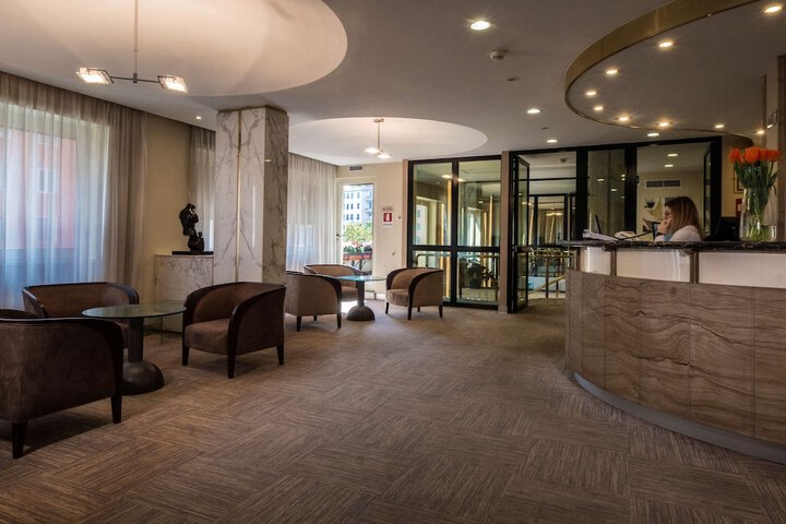 Entrance & Lobby