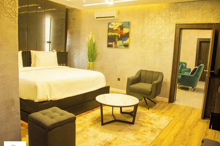 Room 8 of 13