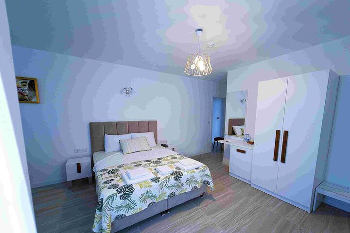 Room 33 of 59