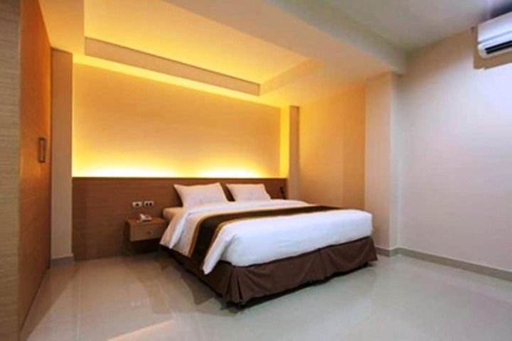 Room 9 of 29