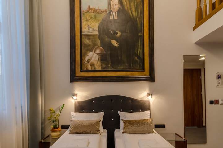 Room 40 of 146