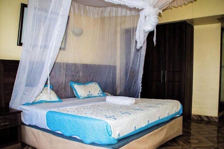 Room 15 of 28
