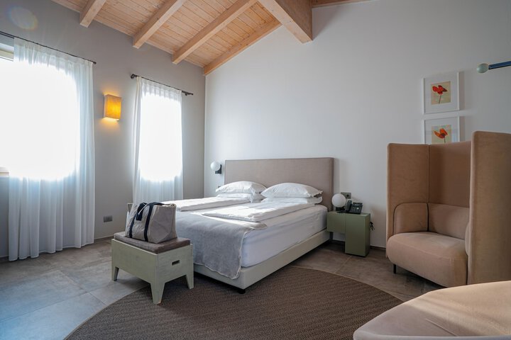 Room 32 of 108