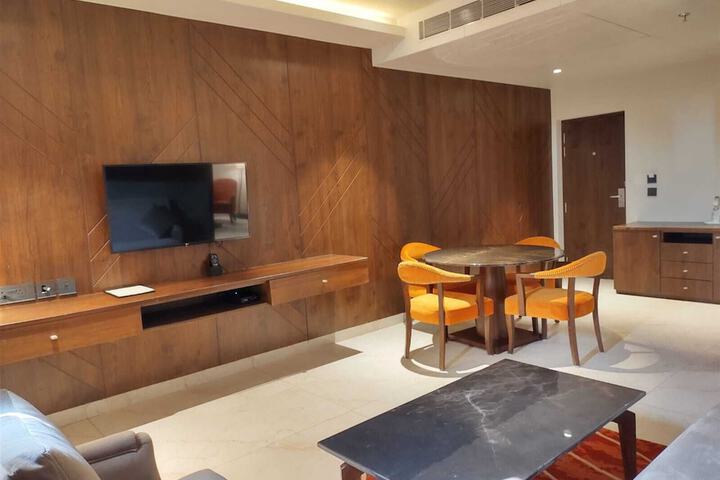 Room 6 of 25
