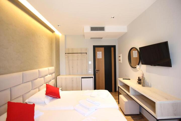 Room 51 of 143