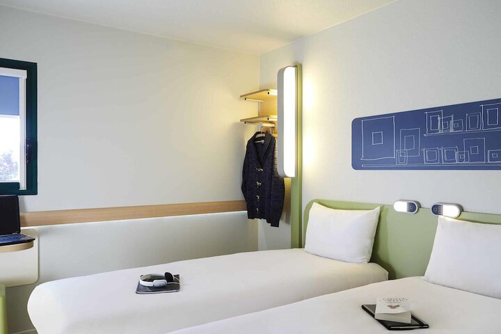Room 11 of 27