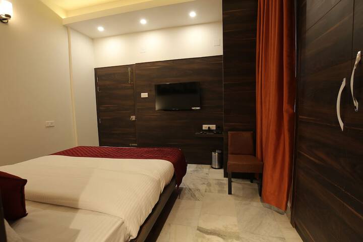 Room 28 of 94