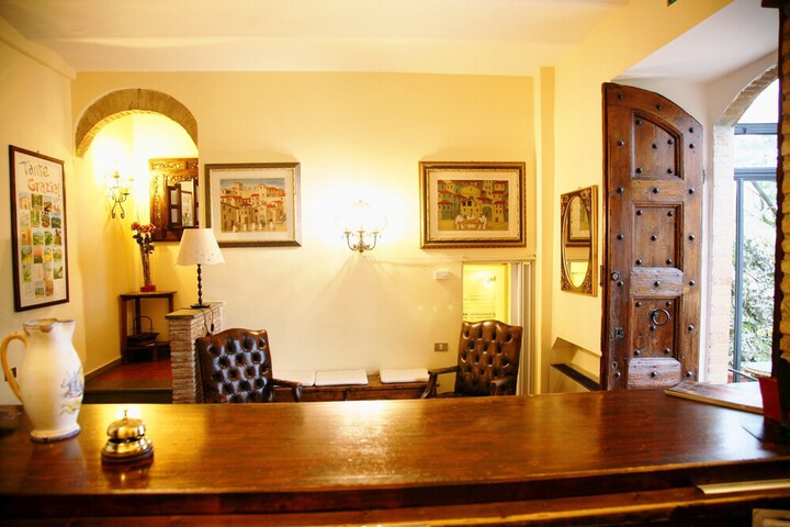 Concierge desk