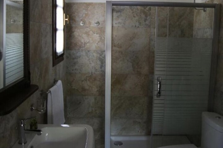 Room 10 of 20