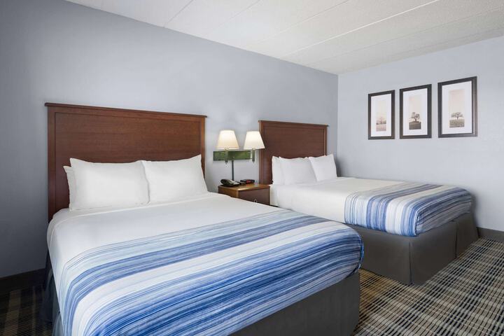 2 Queen Beds (4 of 13)