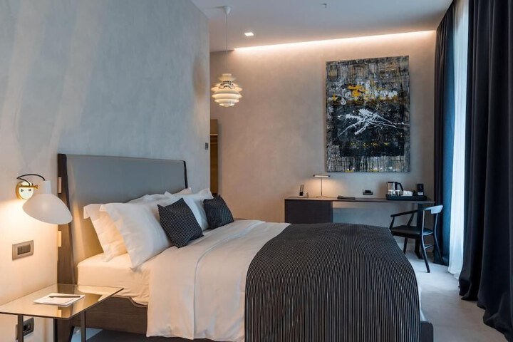 Room 12 of 44