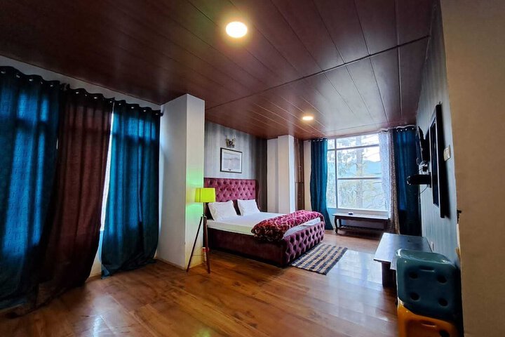 Room 10 of 15