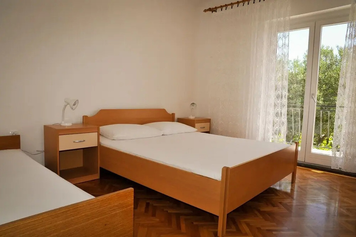 Room 4 of 11