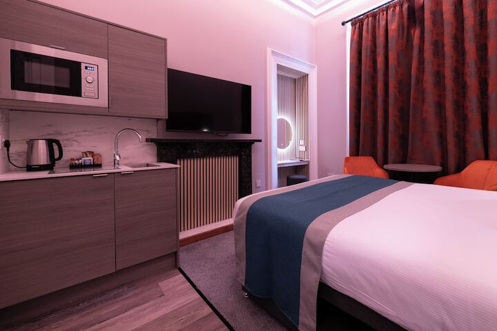 Room 107 of 163