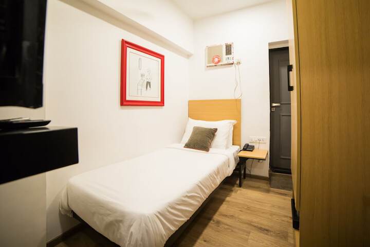 Room 12 of 24