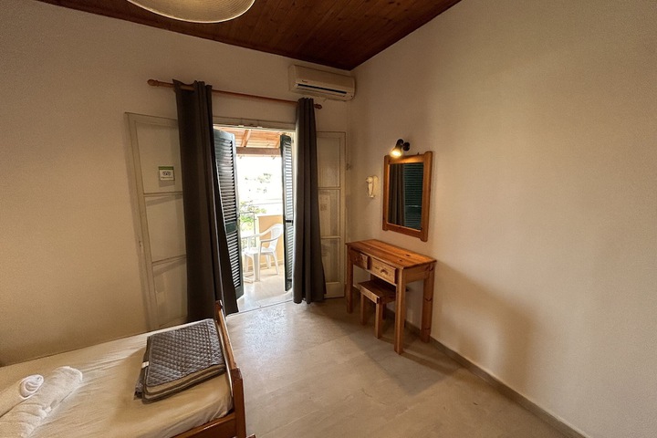 Room 11 of 20