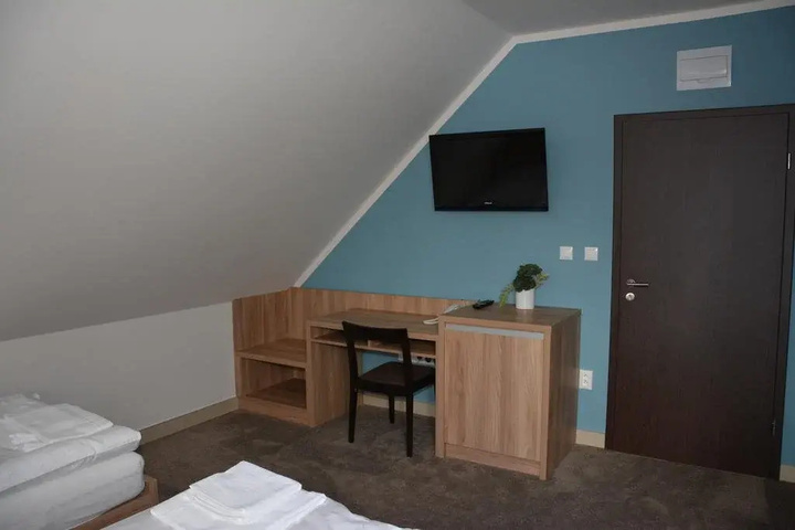 Room 5 of 17