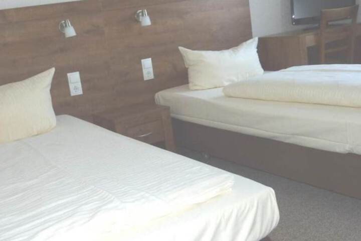 Room 4 of 39