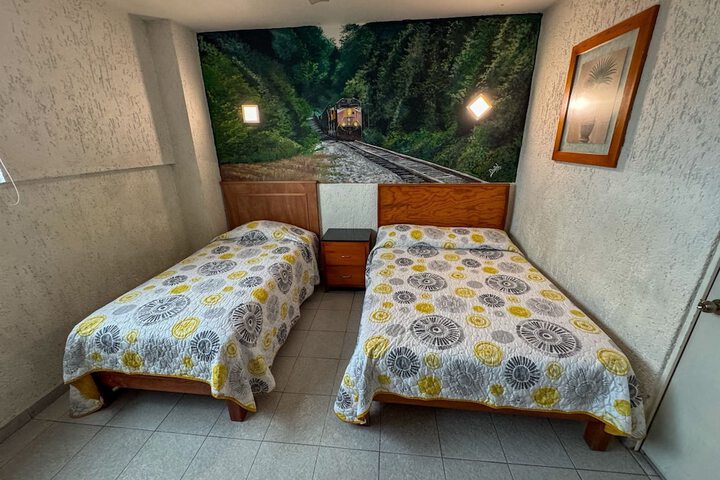 Room 5 of 18