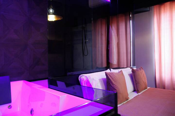 Room 53 of 183