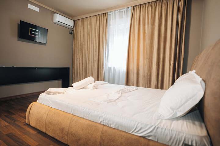Room 33 of 50