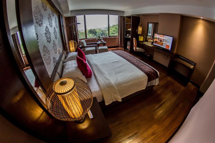 Room 33 of 74