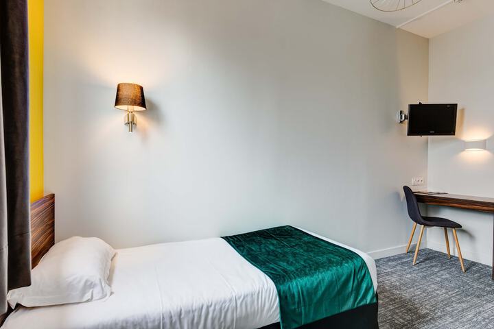 Room 10 of 50