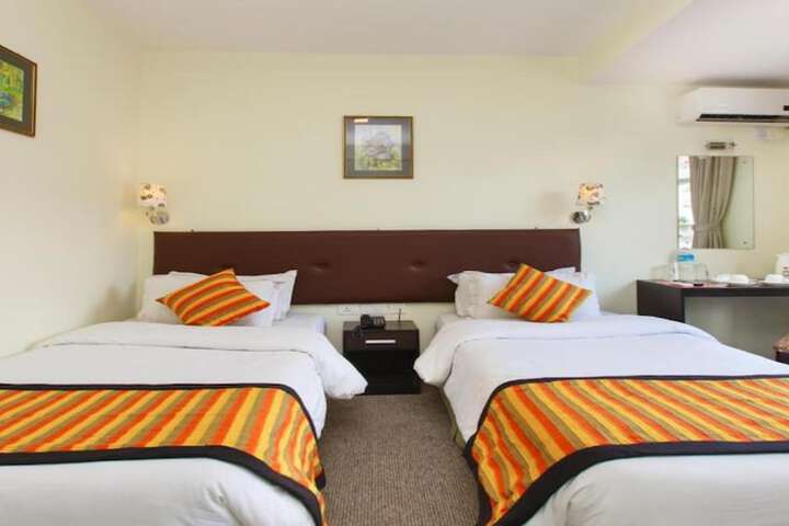 Room 4 of 8