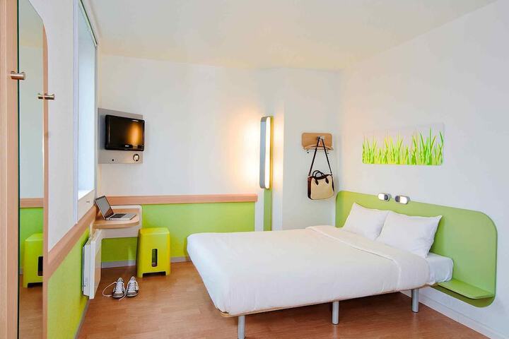 Room 15 of 40