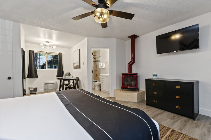 Classic King Bed (46 of 68)