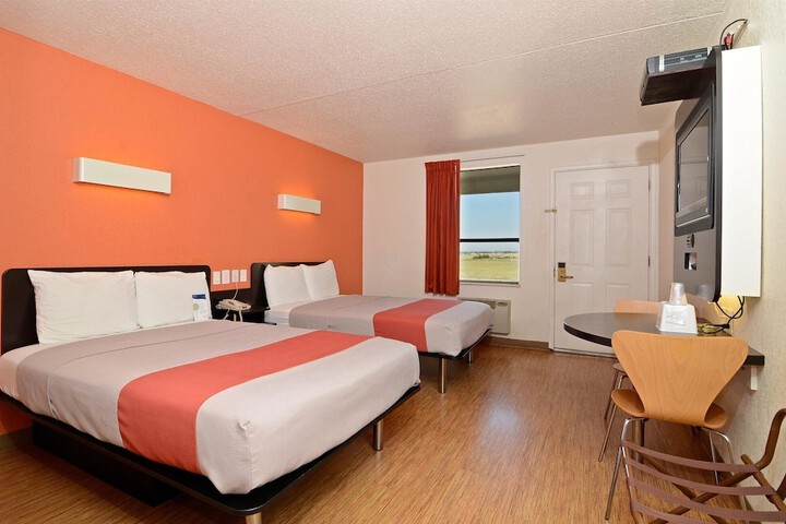 Room 13 of 28